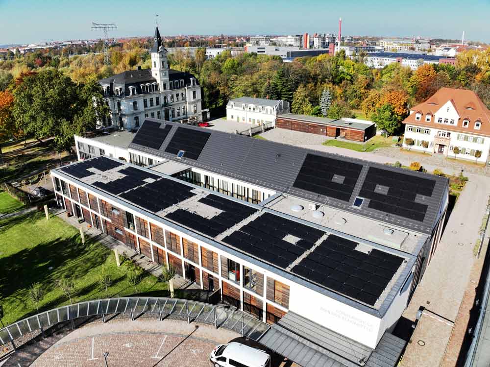 PV-Großanlage auf dem Dach der Förderschule Schloss Schönefeld